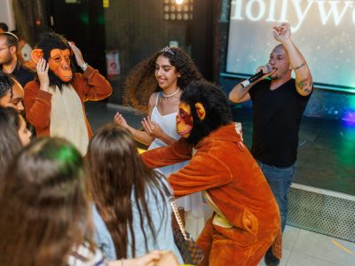 קופים מרקדים